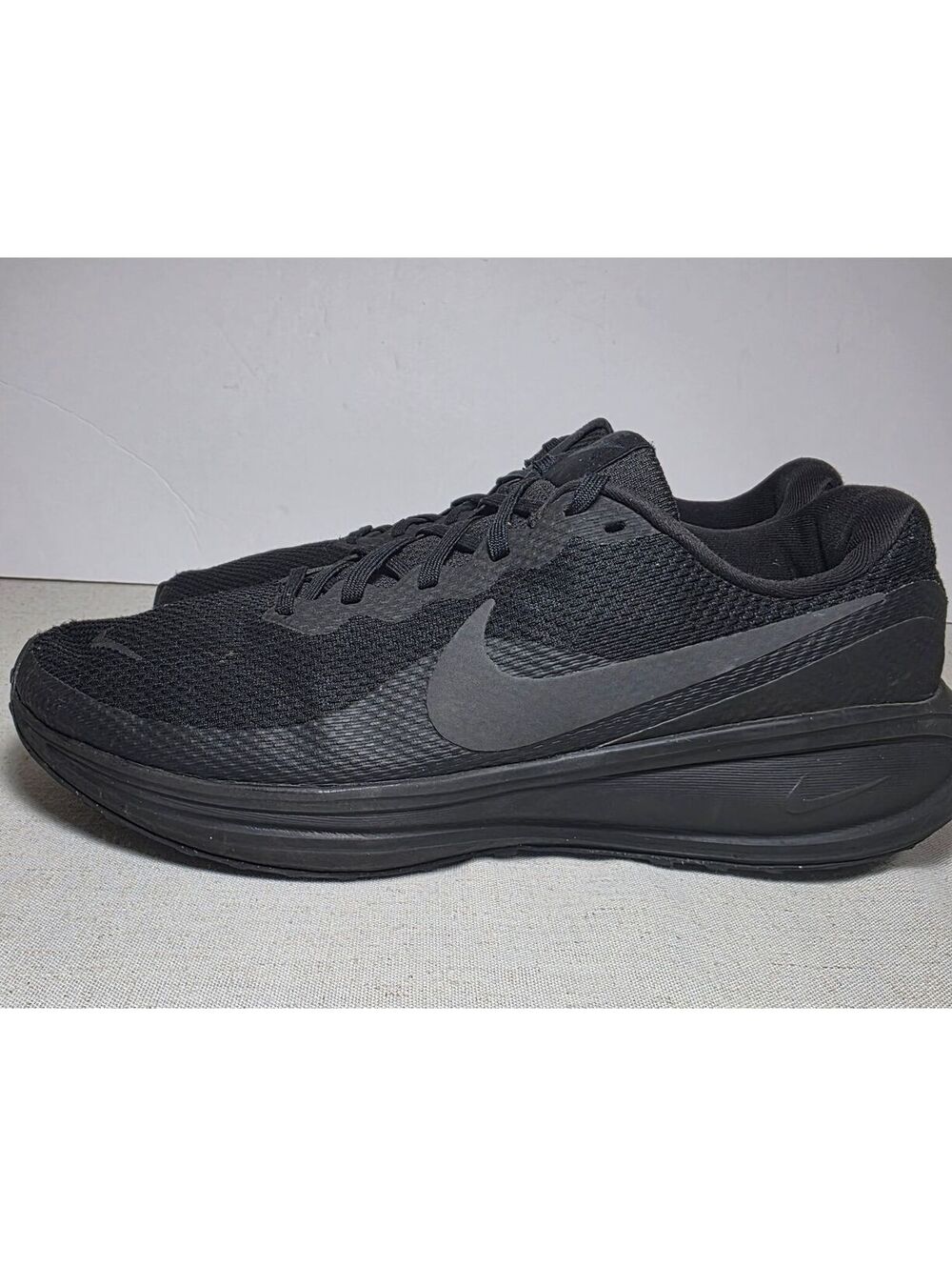Nike Revolution 8 Men's Size 11 WIDE Black Sneakers Running Shoes HQ1996-004